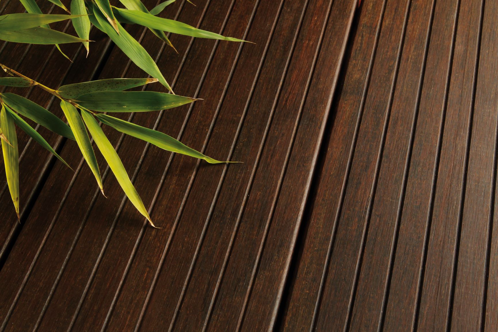Terrasse aus Bambus gerillten Dielen
